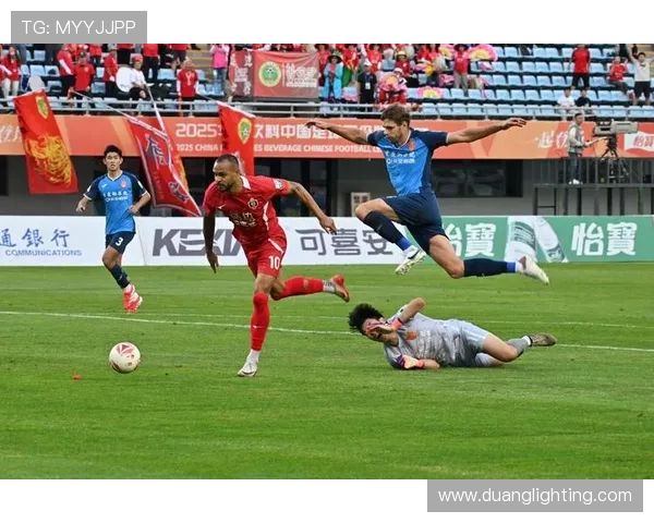 北京攀岩队边路渗透革新探索新战术与训练模式的深度分析 北京攀岩队边路渗透革新探索新战术与训练模式的深度分析