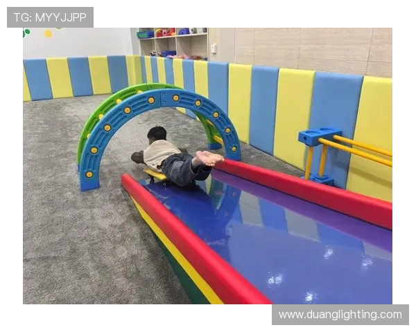 南京滑板队的防反战术解析与滑板热点的深度探讨