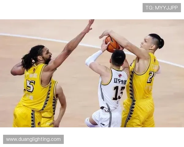 南京篮球队意识争议引发热议球迷对战术与团队协作的不同看法 南京篮球队意识争议引发热议球迷对战术与团队协作的不同看法