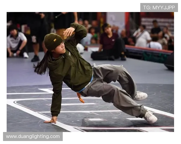 南京街舞队在世界街舞大赛中的精彩表现与状态分析 南京街舞队在世界街舞大赛中的精彩表现与状态分析