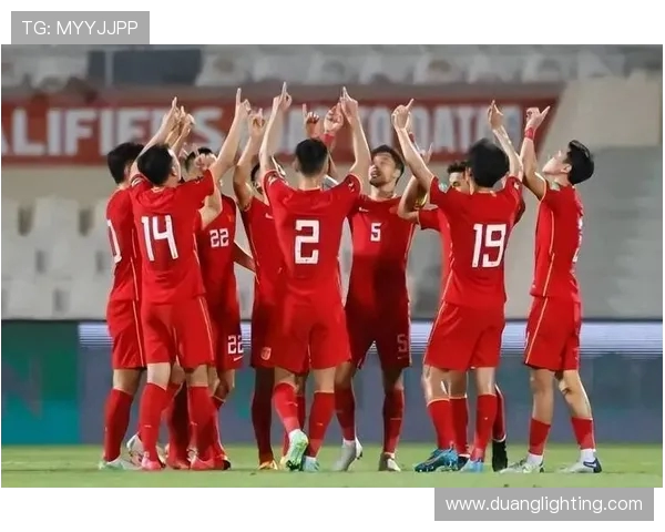 南京足球队战术变革引发热议球迷期待新赛季的精彩表现与突破 南京足球队战术变革引发热议球迷期待新赛季的精彩表现与突破