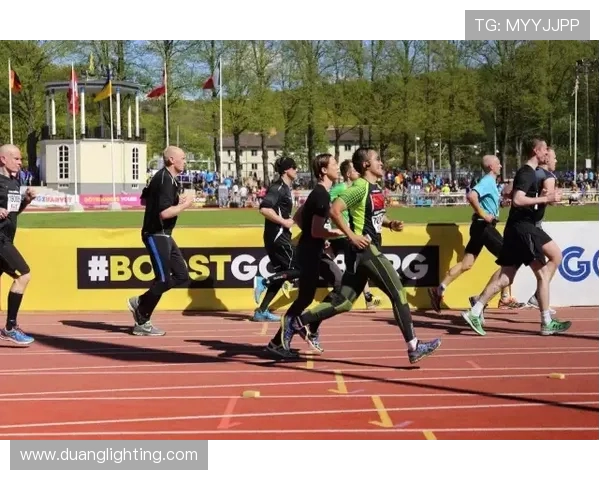 杭州城市马拉松点评：极限运动队展现力量与毅力的完美结合