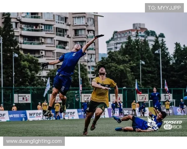 杭州飞盘队与西安飞盘队赛后复盘探讨团队协作的成功与不足