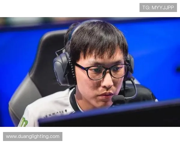 赛后分析：JDG与WE对决中的战术博弈与团队协作探讨