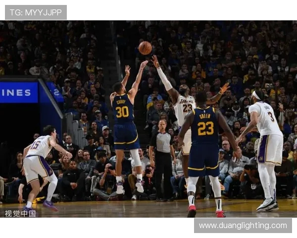 2012年NBA经典对决勇士队与热火队的精彩瞬间回顾与分析