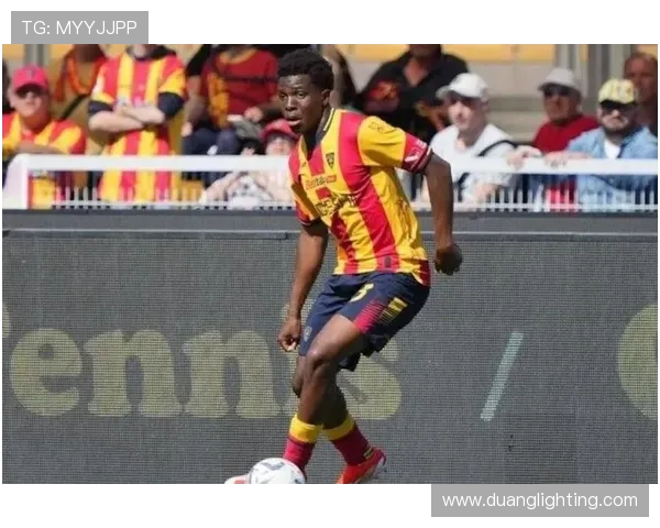 意甲激战帕尔马迎战莱切双方争夺关键三分精彩对决即将上演