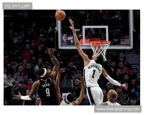 文班亚马首场比赛表现惊艳5次盖帽并成功隔扣字母哥引发热烈讨论 文班亚马首场比赛表现惊艳5次盖帽并成功隔扣字母哥引发热烈讨论