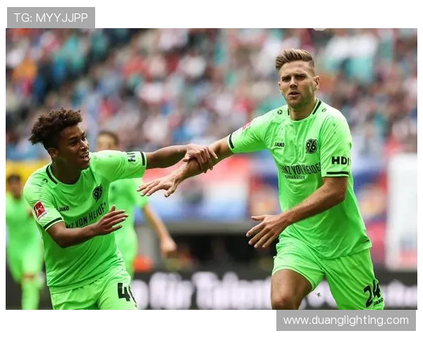 汉堡主场迎战沙尔克04争夺德甲积分榜关键战役 汉堡主场迎战沙尔克04争夺德甲积分榜关键战役