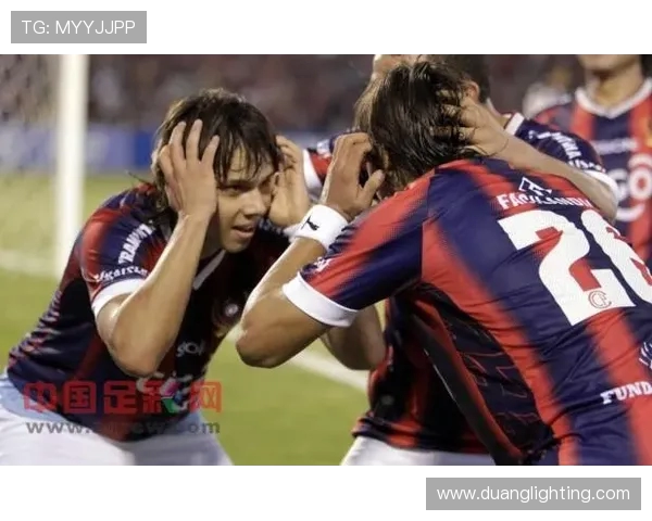 波特诺与波士顿河的激烈对决揭示足球战术与团队精神的完美结合 波特诺与波士顿河的激烈对决揭示足球战术与团队精神的完美结合