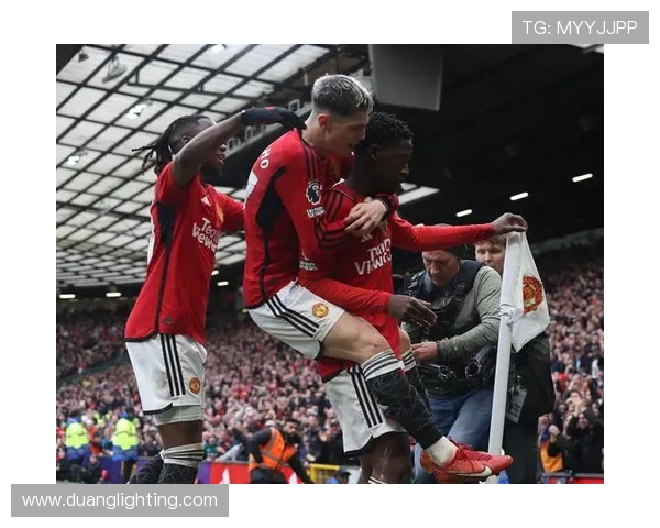 英超焦点战布赖顿迎战曼联双方争夺积分与荣誉的激烈对决