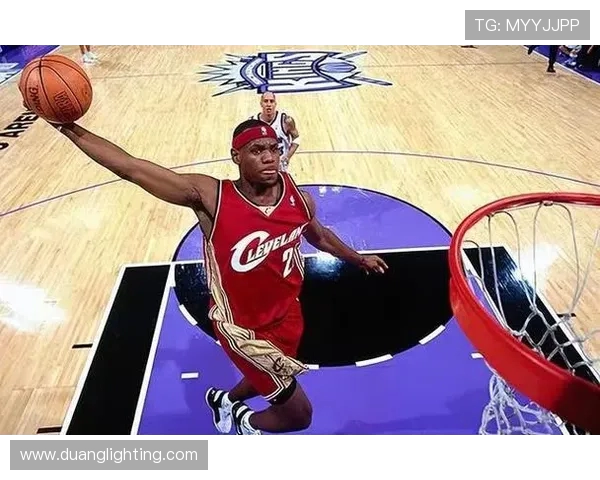 詹姆斯:从篮球传奇到社会影响力的多重角色探索与人生启示 詹姆斯:从篮球传奇到社会影响力的多重角色探索与人生启示