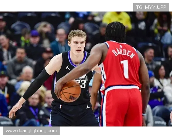 西蒙斯与戴维斯的巅峰对决谁能在NBA赛场上笑到最后 西蒙斯与戴维斯的巅峰对决谁能在NBA赛场上笑到最后