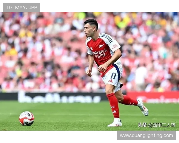 马丁内利的崛起之路：从青涩小将到足球明星的蜕变历程