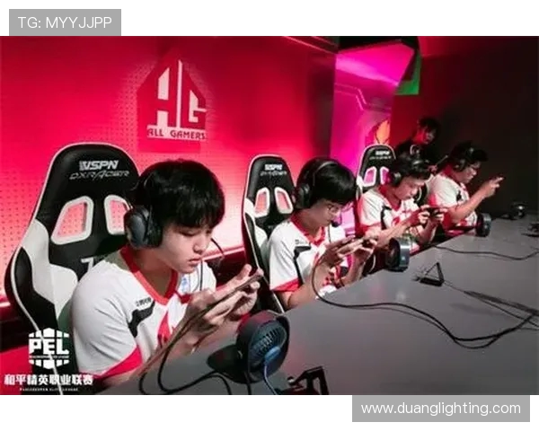 和平精英评论：深入分析LNG战队在防守与反击中的得失表现