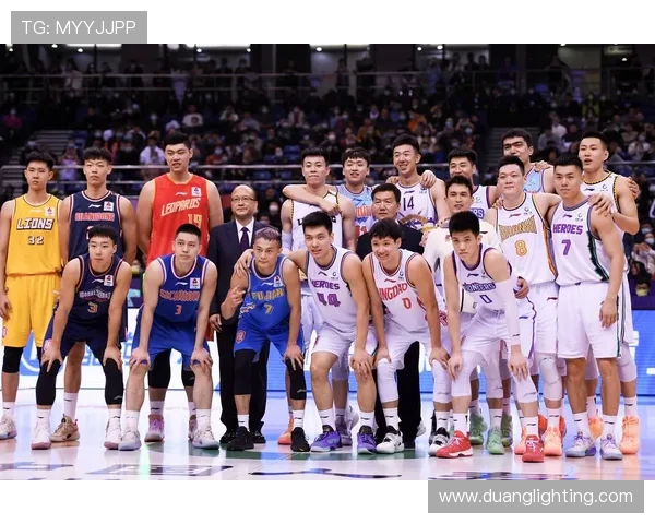 广州篮球队与上海篮球队赛后复盘分析及比赛经验总结